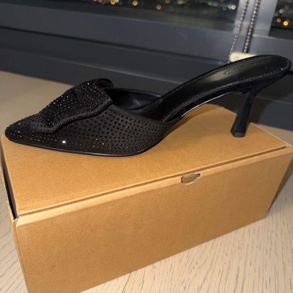 NWT Coutgo Black Women's Heels closed toe with sparkle and bow